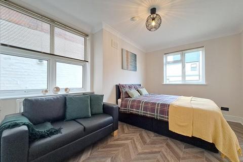 2 bedroom flat to rent, Palmerston Road, London