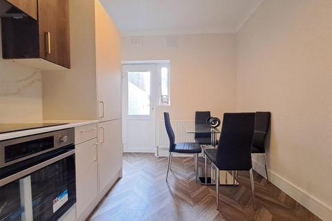 2 bedroom flat to rent, Palmerston Road, London