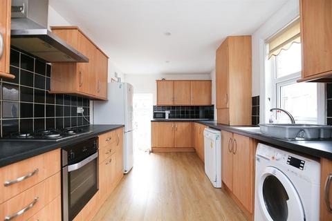 6 bedroom maisonette to rent, Oakland Road, Newcastle Upon Tyne NE2