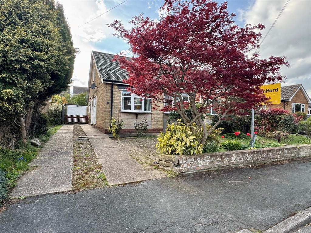 Mill Rise, Swanland HU14 3 bed semi-detached bungalow - £220,000