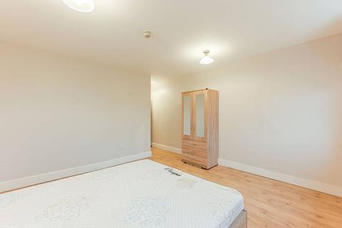 2 bedroom flat to rent, Queens Gate, South Kensington, London, SW7