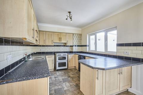 6 bedroom semi-detached house to rent, Long Lane Bexleyheath DA7