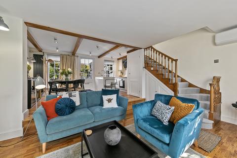 3, Trumpeters Inn Old Palace Yard, Richmond, TW9 1PE