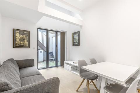 3 bedroom terraced house to rent, Clapham Common North Side, London, SW4