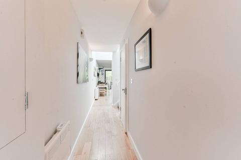 2 bedroom terraced house to rent, Hurlock Street, Islington, London, N5