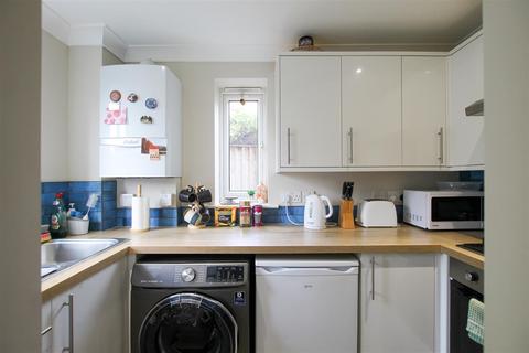 2 bedroom semi-detached house to rent, Vinery Way, Cambridge CB1