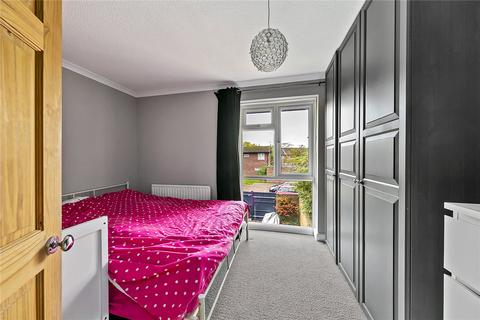 22 Fearnley Crescent, Hampton, TW12 3YS