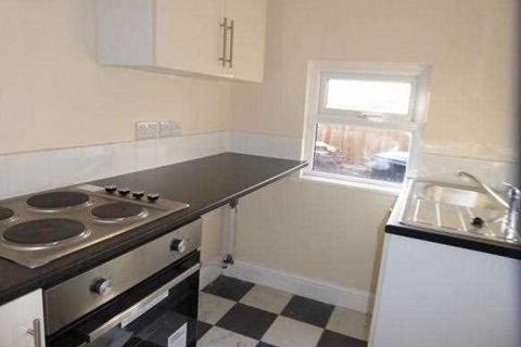 3 bedroom terraced house to rent, Preston Road, Wigan WN6