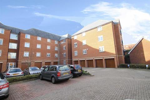 3 bedroom apartment to rent, Vernier Crescent, Medbourne