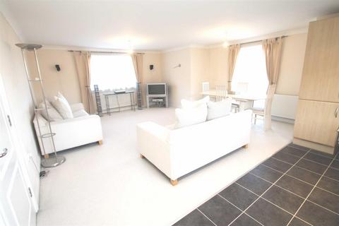 3 bedroom apartment to rent, Vernier Crescent, Medbourne