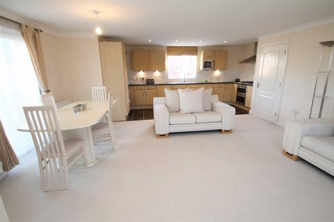 3 bedroom apartment to rent, Vernier Crescent, Medbourne