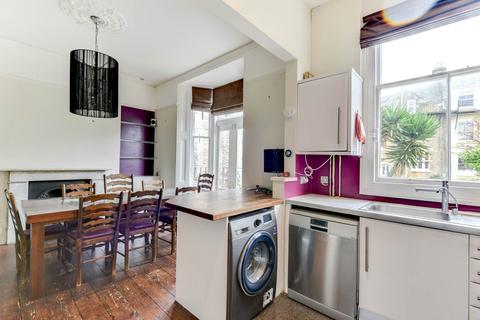 3 bedroom maisonette to rent, Hova Villas, Hove