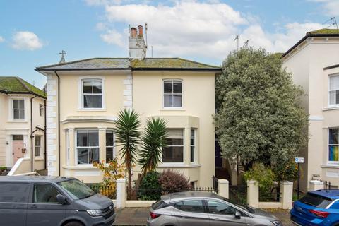 3 bedroom maisonette to rent, Hova Villas, Hove