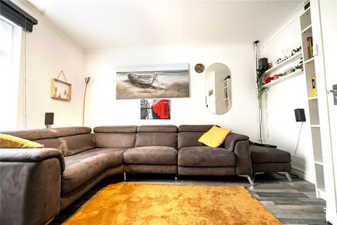 78b Manor Waye, Uxbridge, UB8 2BQ