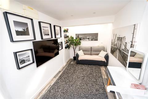 78b Manor Waye, Uxbridge, UB8 2BQ