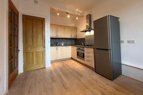 2 bedroom flat to rent, Buccleuch Terrace, Edinburgh EH8