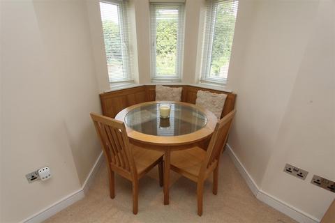 2 bedroom flat to rent, The Hall, Chapel Allerton