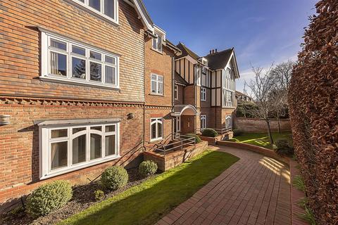 3 bedroom flat for sale, Avenue St. Nicholas, Harpenden