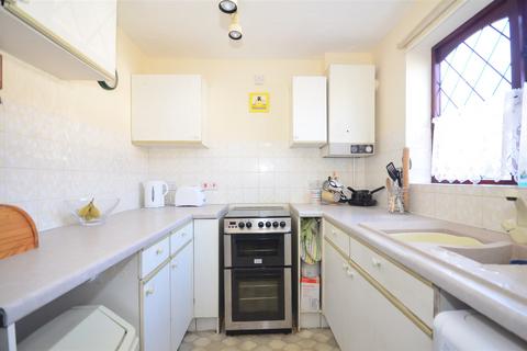 2 bedroom terraced house for sale, Oakhurst Close, Barkingside, Essex