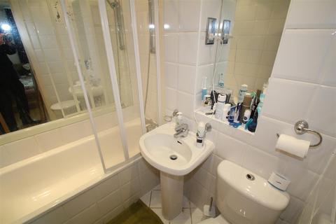 2 bedroom apartment to rent, Platinum House, Harrow HA1 2EX