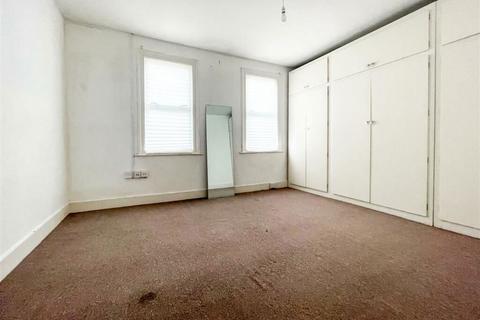 3 bedroom terraced house for sale, Roberts Road, Gillingham, Kent, ME8 0AZ