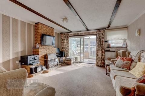 9 Balfour, Tamworth, B79 7BH