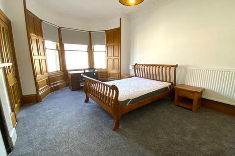 4 bedroom flat to rent, Polwarth Gardens, Polwarth, Edinburgh, EH11