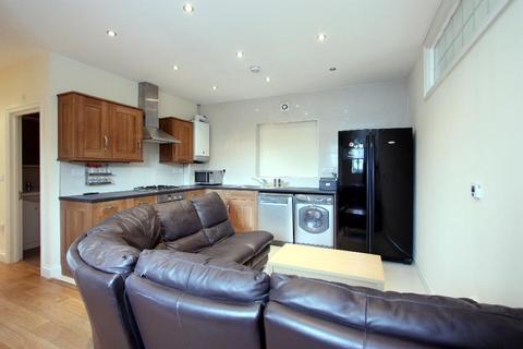 4 bedroom apartment to rent, 387 Camden Road, Holloway, London, N7