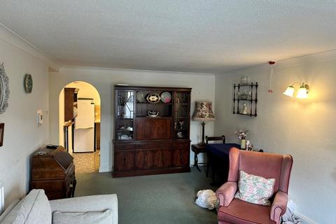 2 bedroom retirement property for sale, Lister Court, Cunliffe Road, Ilkley, LS29