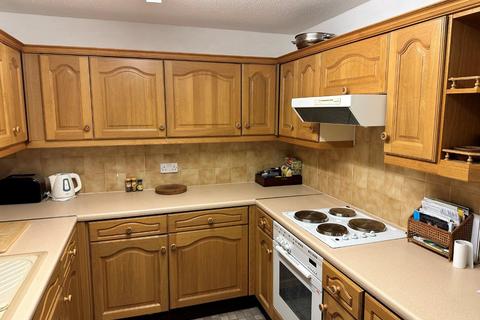2 bedroom retirement property for sale, Lister Court, Cunliffe Road, Ilkley, LS29