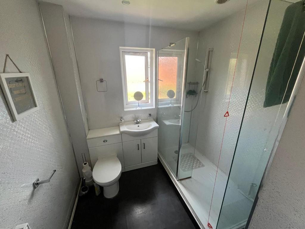Shower room.jpg