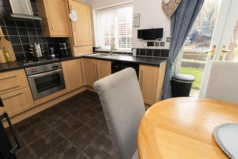 4 bedroom end of terrace house for sale, Dykes Way, Gateshead NE10