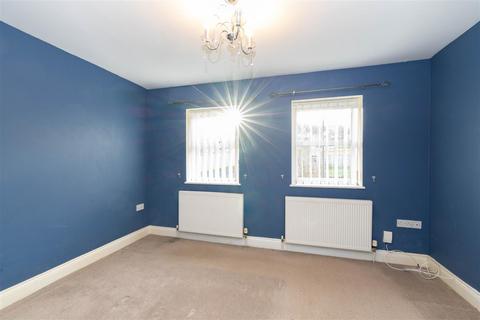 4 bedroom end of terrace house for sale, Dykes Way, Gateshead NE10