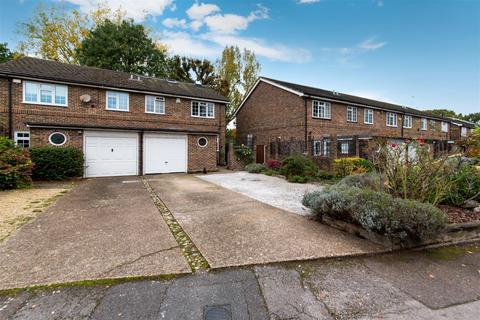 4 bedroom end of terrace house for sale, Sheraton Drive, Epsom