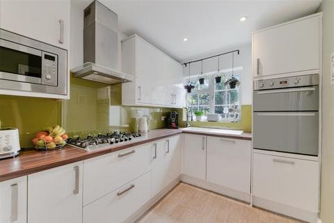 4 bedroom end of terrace house for sale, Sheraton Drive, Epsom