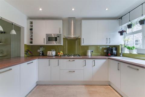 8 Sheraton Drive, Epsom, KT19 8JL