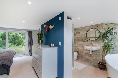 8 Sheraton Drive, Epsom, KT19 8JL