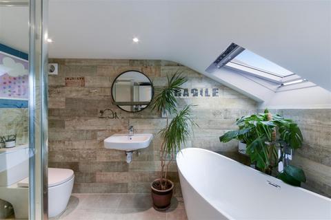 8 Sheraton Drive, Epsom, KT19 8JL