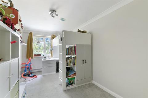 8 Sheraton Drive, Epsom, KT19 8JL