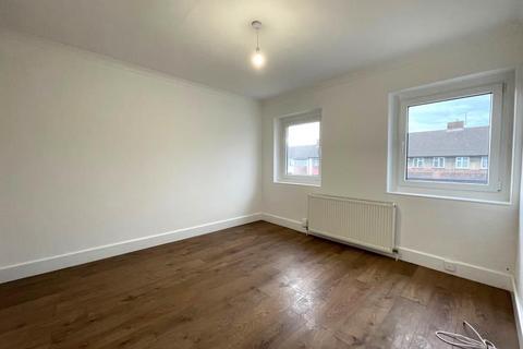 3 bedroom terraced house to rent, Nightingale Road, N9