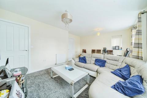 4 bedroom end of terrace house for sale, Regna Close, Rainham RM13