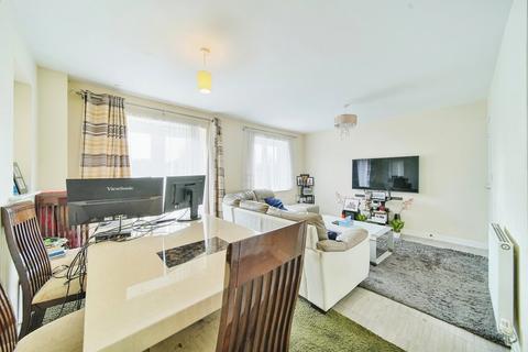 7 Regna Close, Rainham, RM13 9FQ