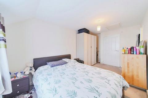7 Regna Close, Rainham, RM13 9FQ