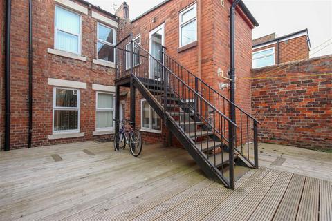 6 bedroom maisonette to rent, Dinsdale Road, Newcastle Upon Tyne NE2