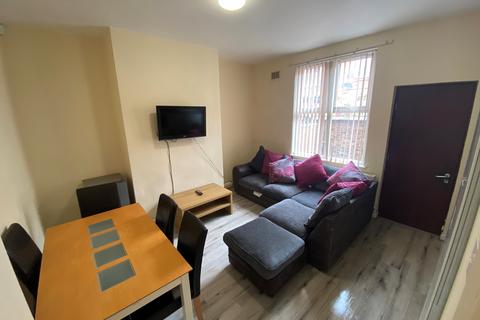 5 bedroom terraced house to rent, Claremont Road, Manchester M14