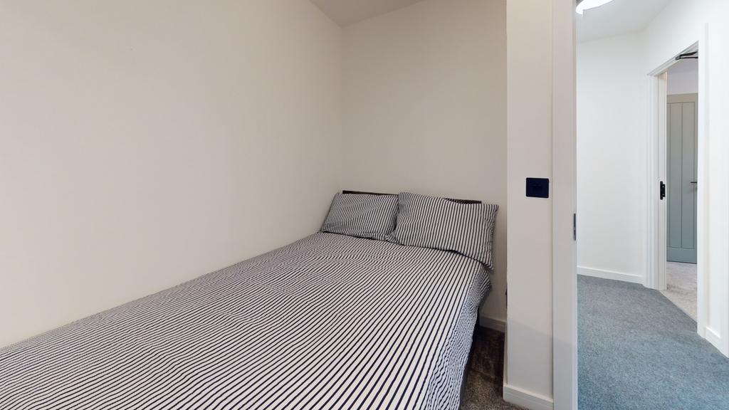 Lower-Pavement-Flat-9-Bedroom(7)