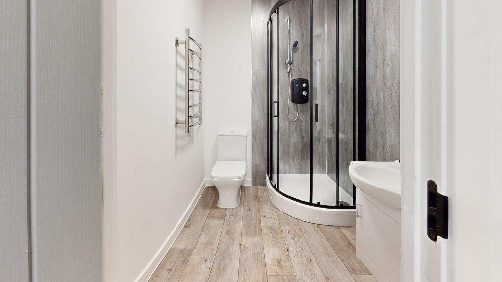 Lower-Pavement-Flat-9-Bathroom
