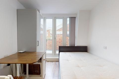 Studio to rent, Kilburn High Road