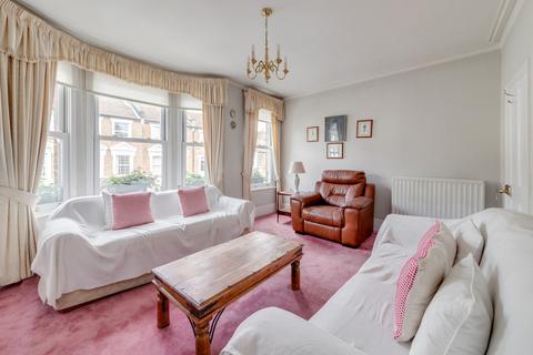 1 bedroom flat for sale, Silvester Road, London, SE22