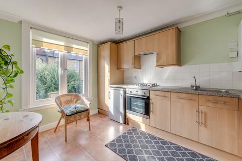 1 bedroom flat for sale, Silvester Road, London, SE22